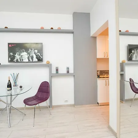 Central Bucharest Studio Near University Square * Bukareszt